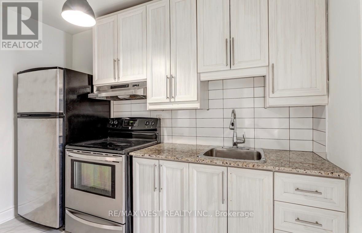 4 - 299 Pacific Avenue, Toronto, Ontario  M6P 2P8 - Photo 2 - W12987828