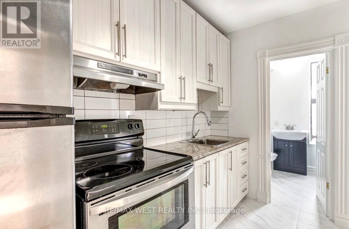 4 - 299 Pacific Avenue, Toronto, Ontario  M6P 2P8 - Photo 4 - W12987828