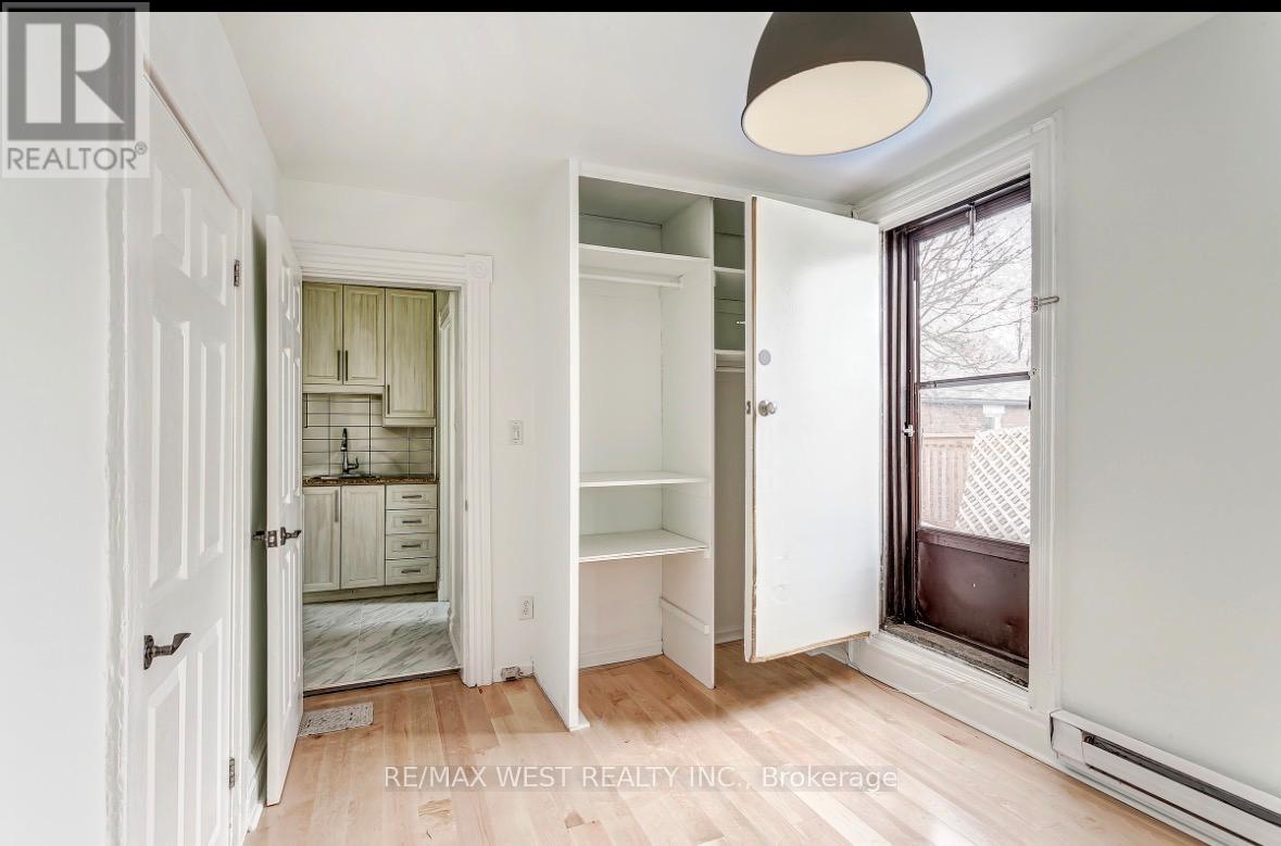 4 - 299 Pacific Avenue, Toronto, Ontario  M6P 2P8 - Photo 7 - W12987828