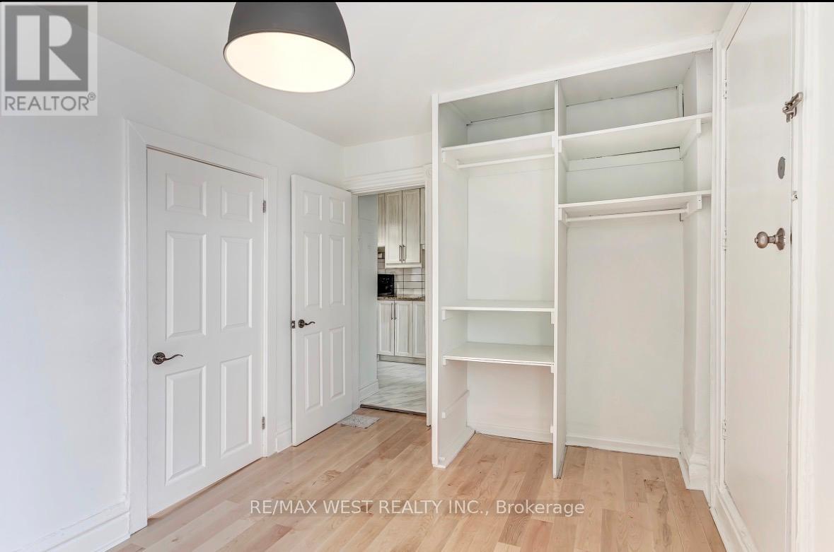 4 - 299 Pacific Avenue, Toronto, Ontario  M6P 2P8 - Photo 8 - W12987828