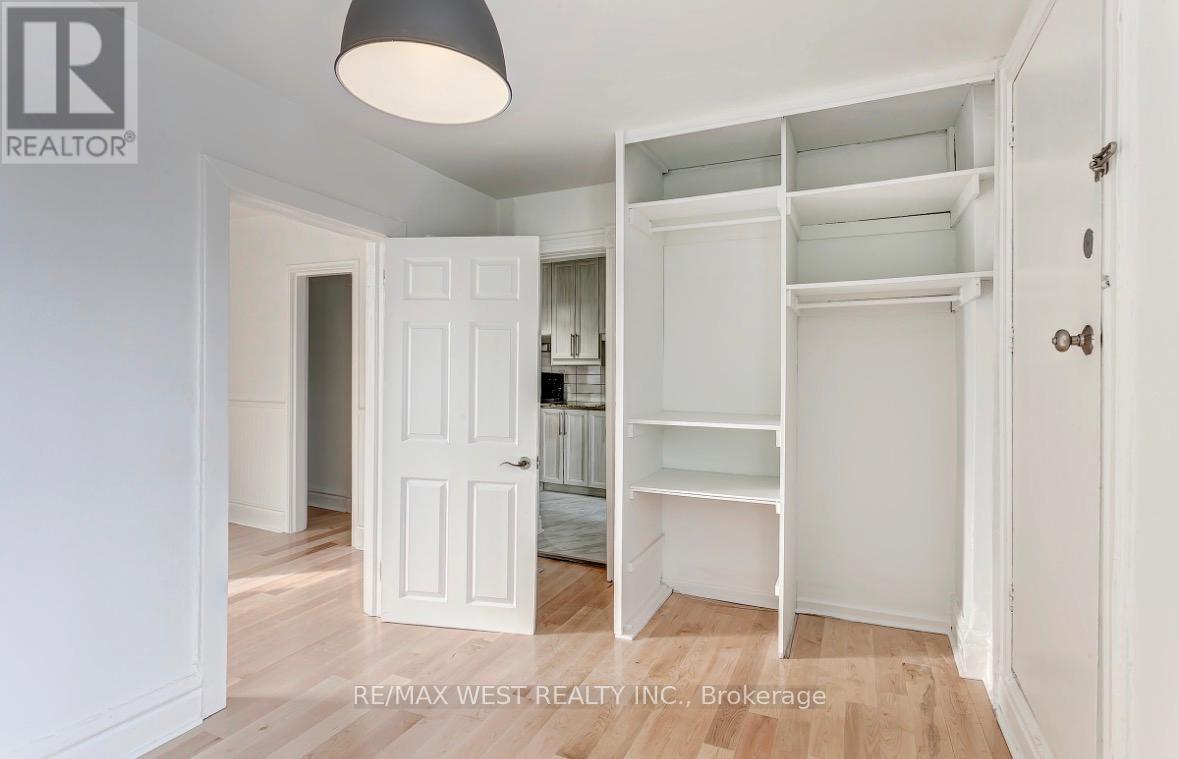 4 - 299 Pacific Avenue, Toronto, Ontario  M6P 2P8 - Photo 9 - W12987828