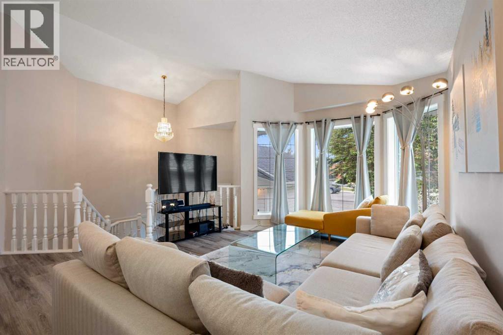 358 Hawkstone Drive Nw, Calgary, Alberta T3G 3T7 - Photo 5 - A2278479