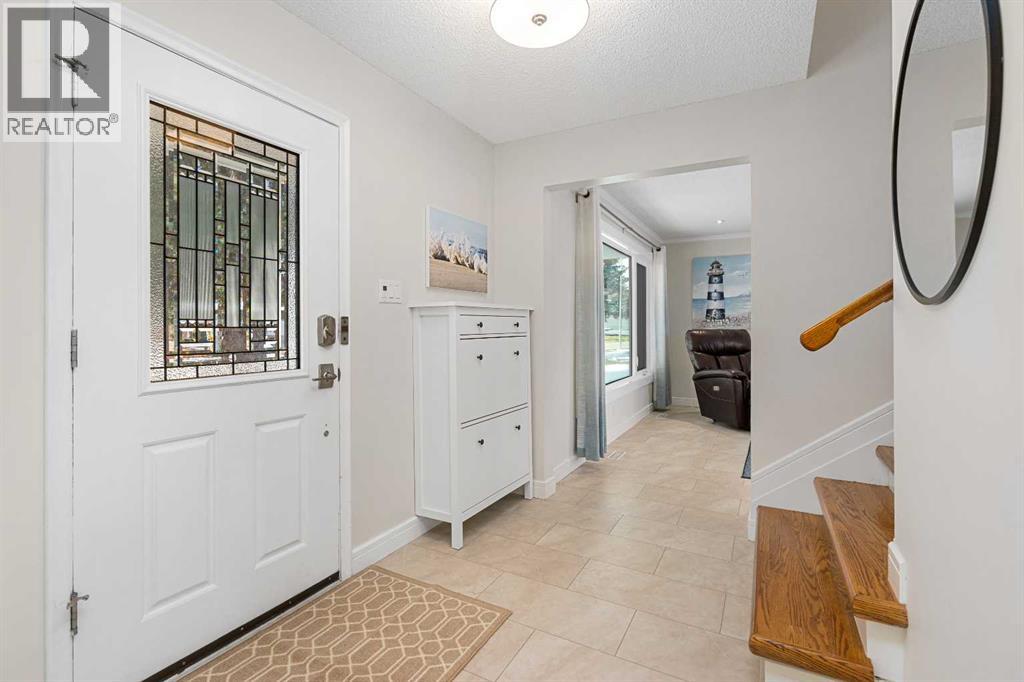 736 Lake Bonavista Drive SE, Calgary, Alberta  T2J 0N1 - Photo 5 - A2299585