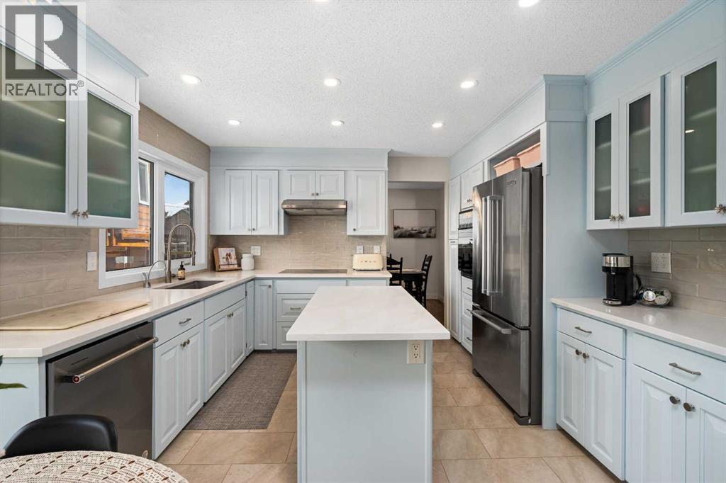 736 Lake Bonavista Drive SE, Calgary, Alberta  T2J 0N1 - Photo 15 - A2299585