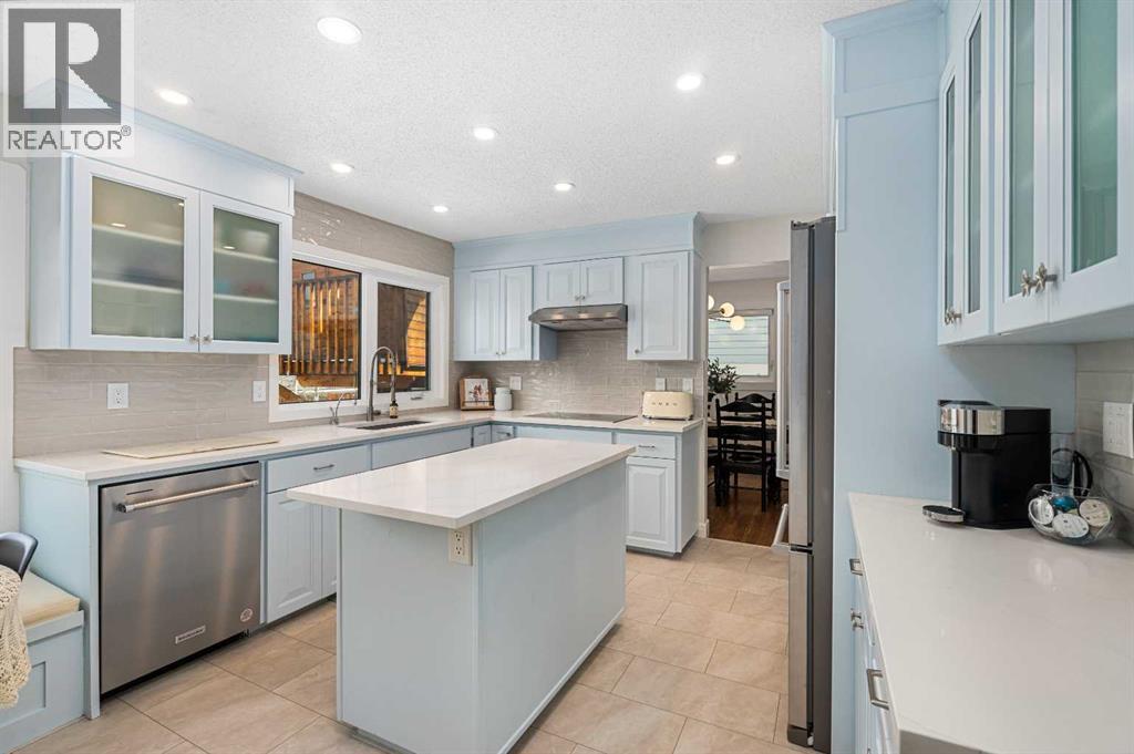 736 Lake Bonavista Drive SE, Calgary, Alberta  T2J 0N1 - Photo 14 - A2299585