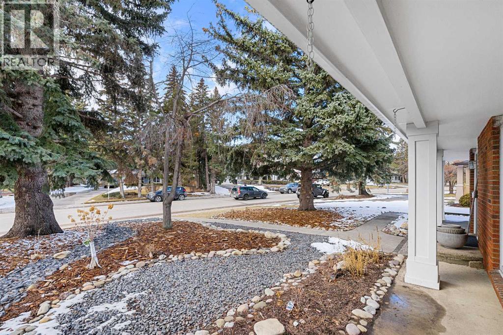 736 Lake Bonavista Drive SE, Calgary, Alberta  T2J 0N1 - Photo 4 - A2299585