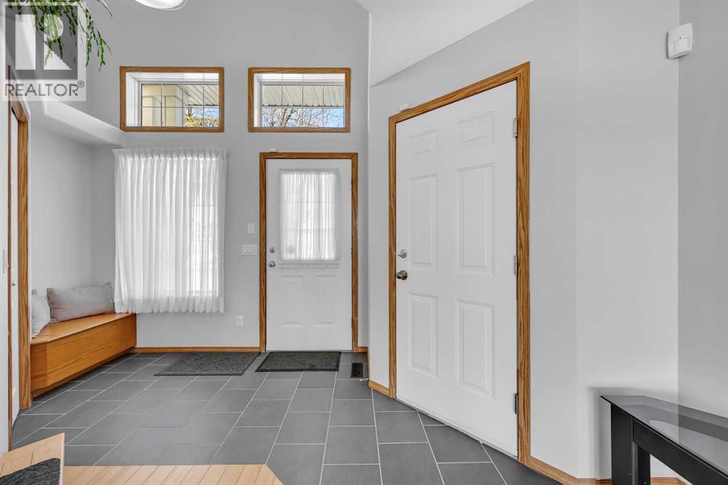 192 Somerglen Common, Calgary, Alberta  T2Y 4E8 - Photo 4 - A2299840