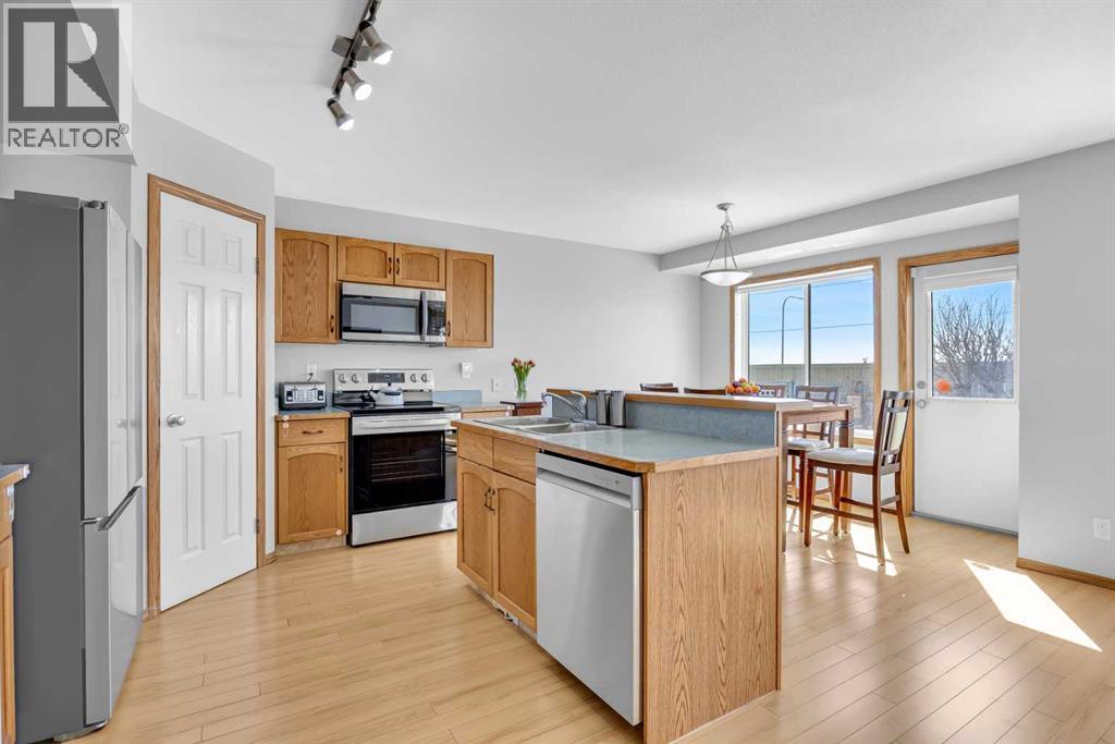 192 Somerglen Common, Calgary, Alberta  T2Y 4E8 - Photo 6 - A2299840