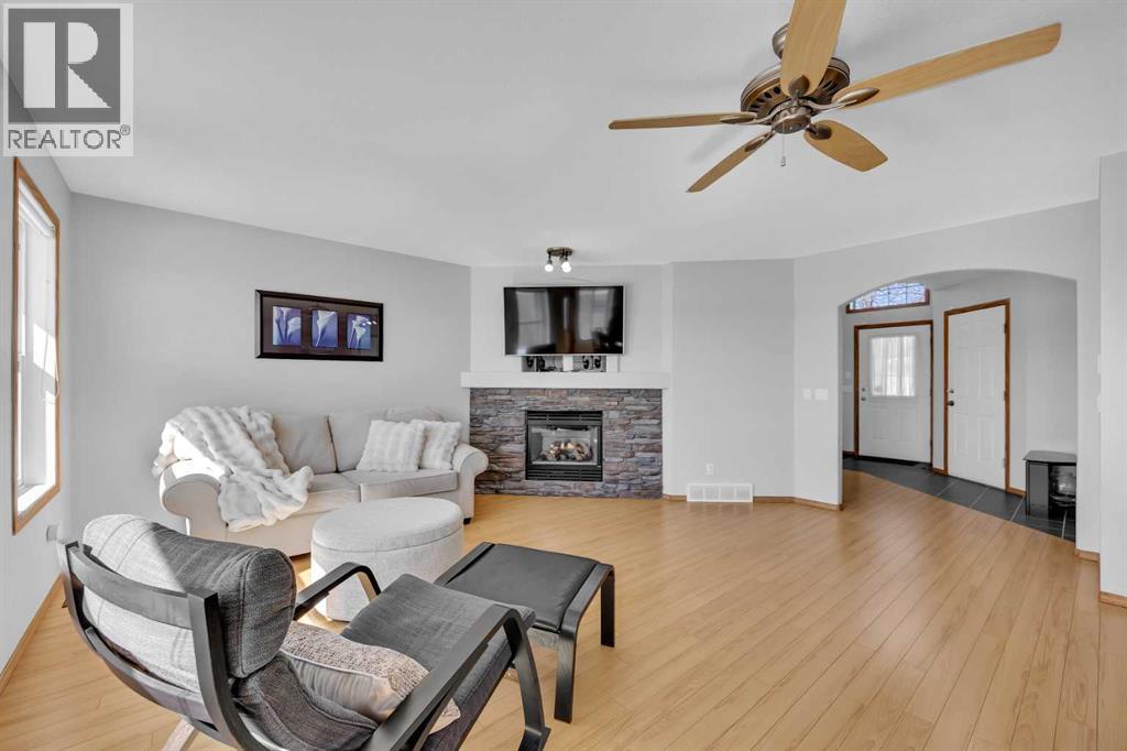 192 Somerglen Common, Calgary, Alberta  T2Y 4E8 - Photo 2 - A2299840