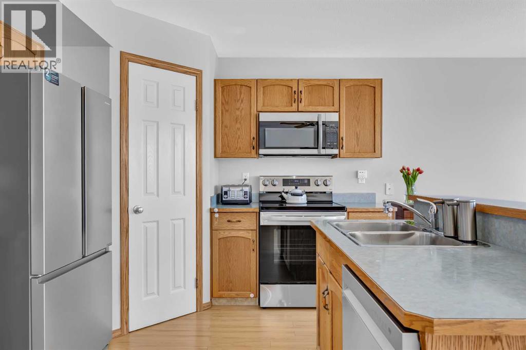 192 Somerglen Common, Calgary, Alberta  T2Y 4E8 - Photo 8 - A2299840