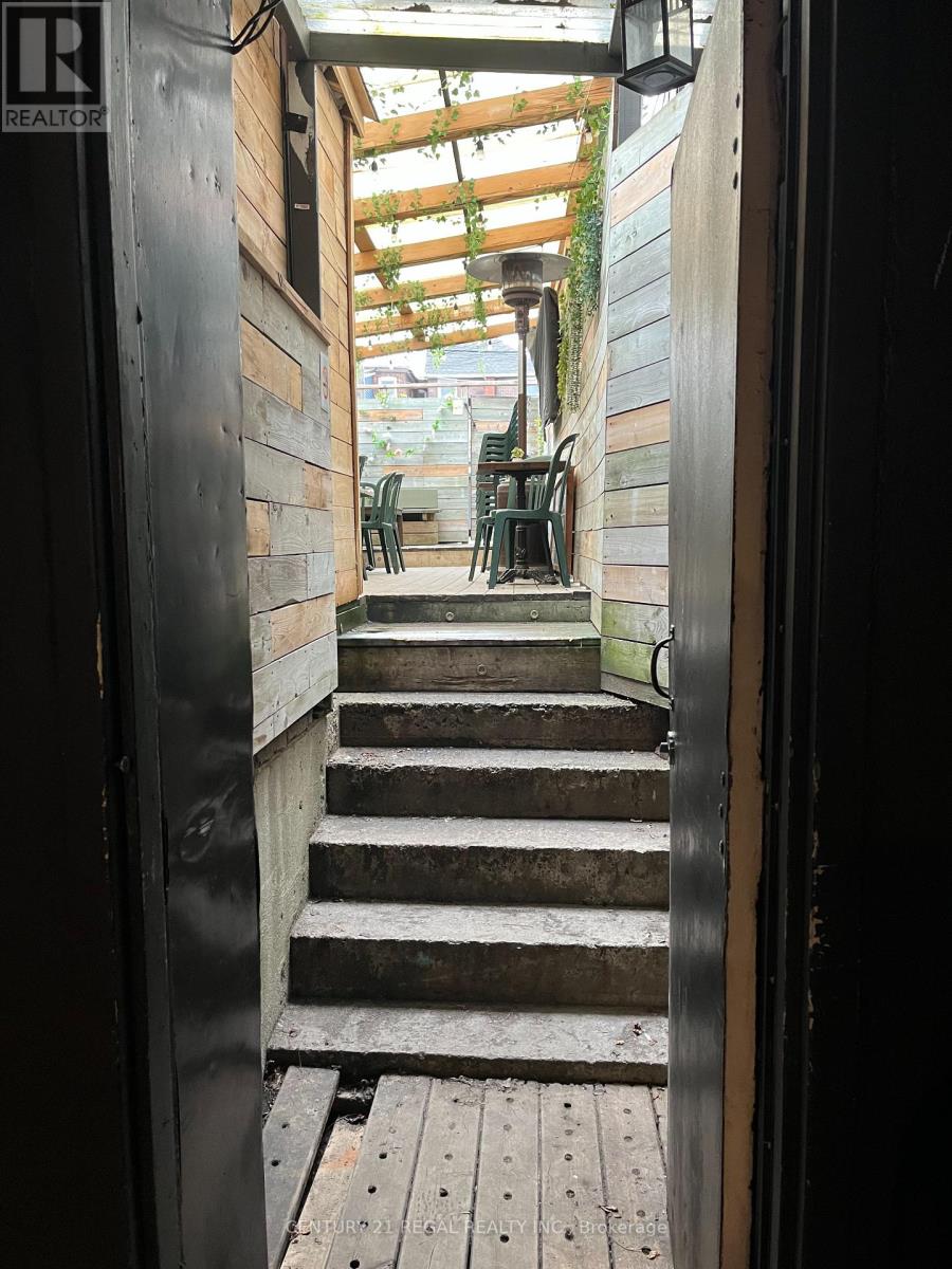 1704 Queen Street W, Toronto, Ontario  M6R 1B3 - Photo 10 - W12987858