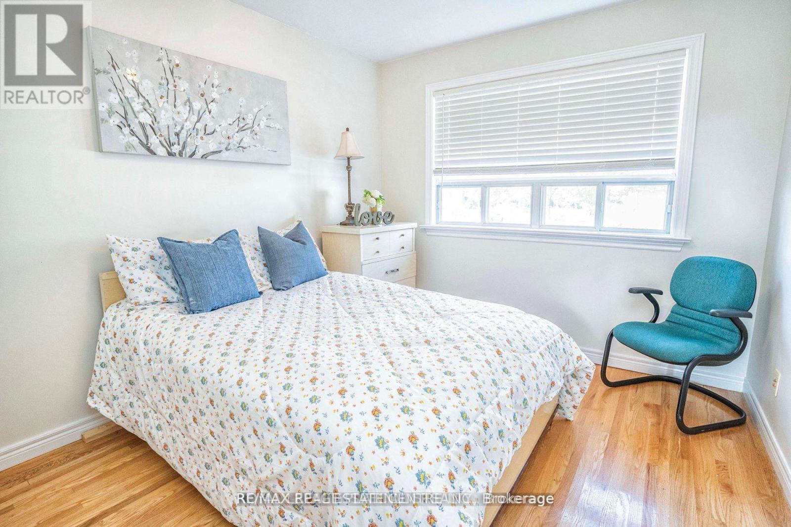 (Upper) - 37 Edgemont Drive, Brampton, Ontario  L6V 1K9 - Photo 5 - W12987862