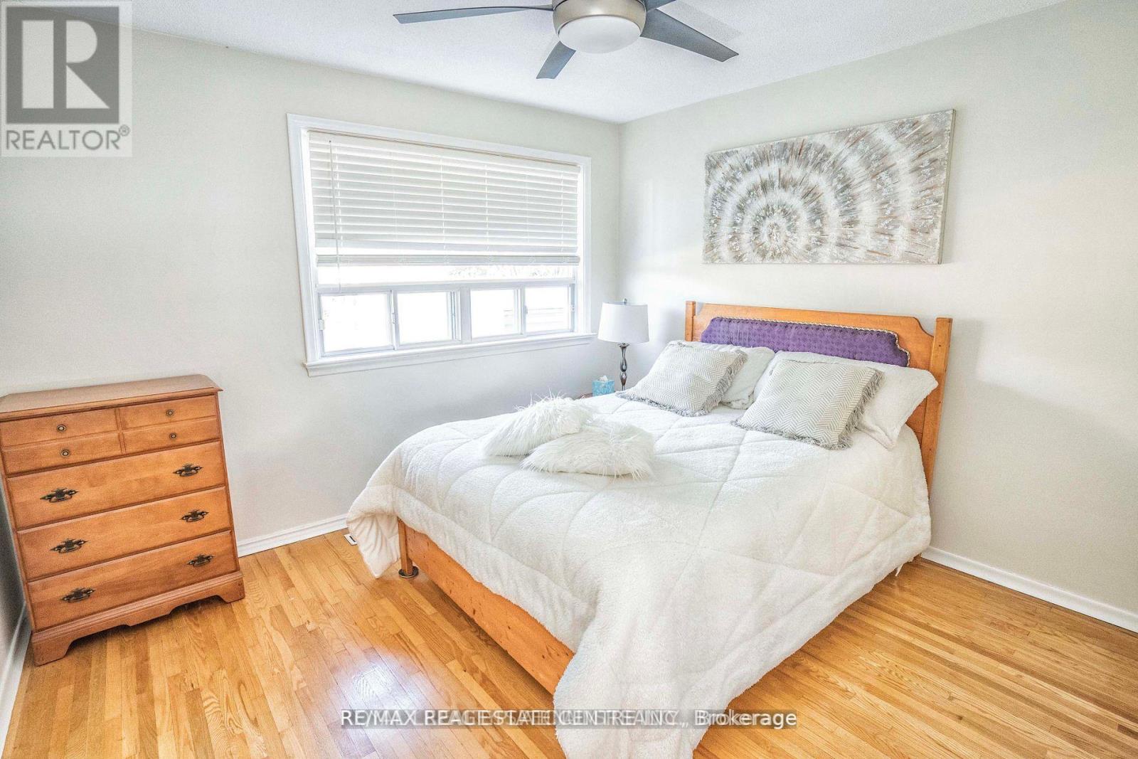 (Upper) - 37 Edgemont Drive, Brampton, Ontario  L6V 1K9 - Photo 6 - W12987862