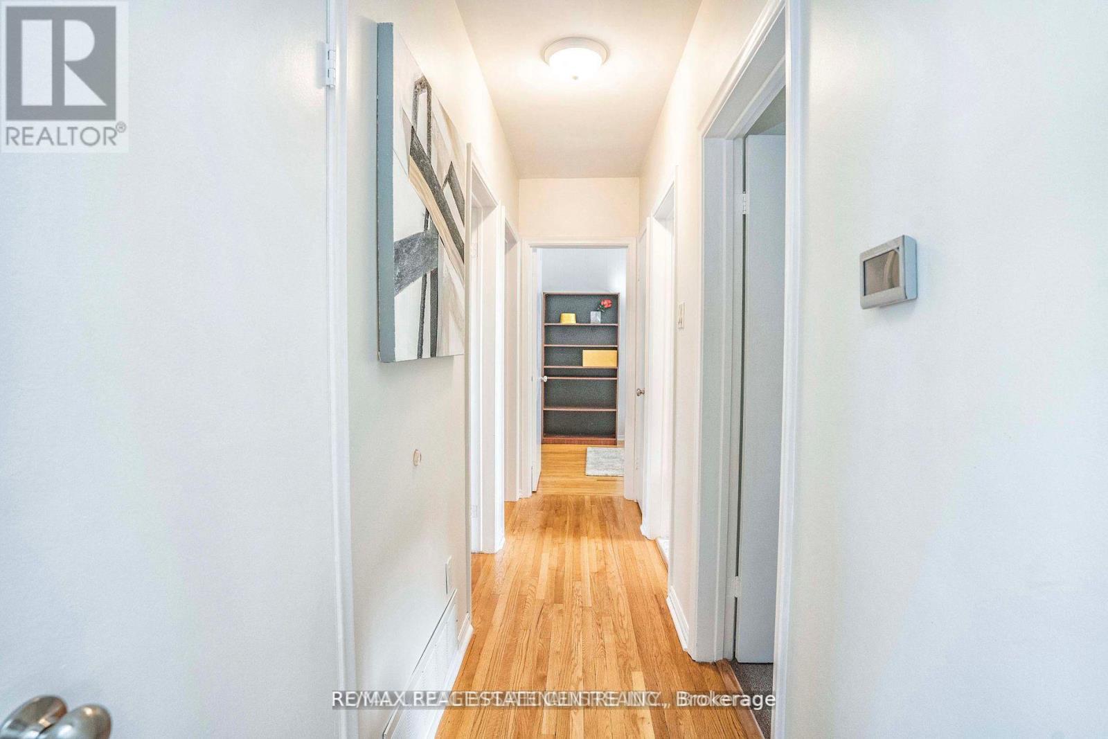 (Upper) - 37 Edgemont Drive, Brampton, Ontario  L6V 1K9 - Photo 8 - W12987862