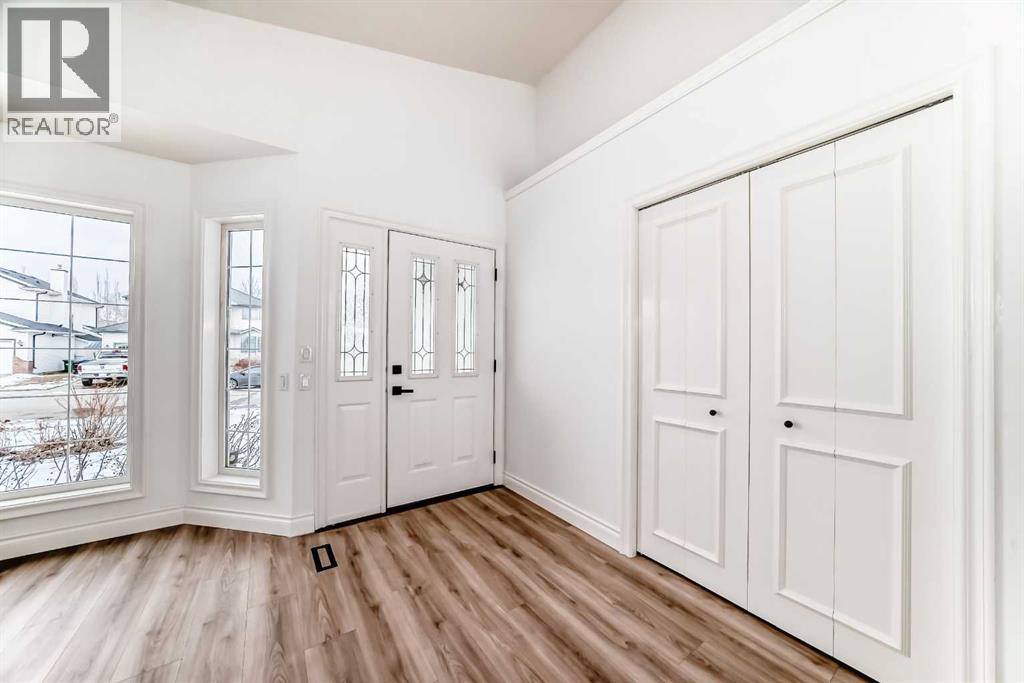 228 Woodside Crescent Nw, Airdrie, Alberta  T4B 2G8 - Photo 3 - A2298688