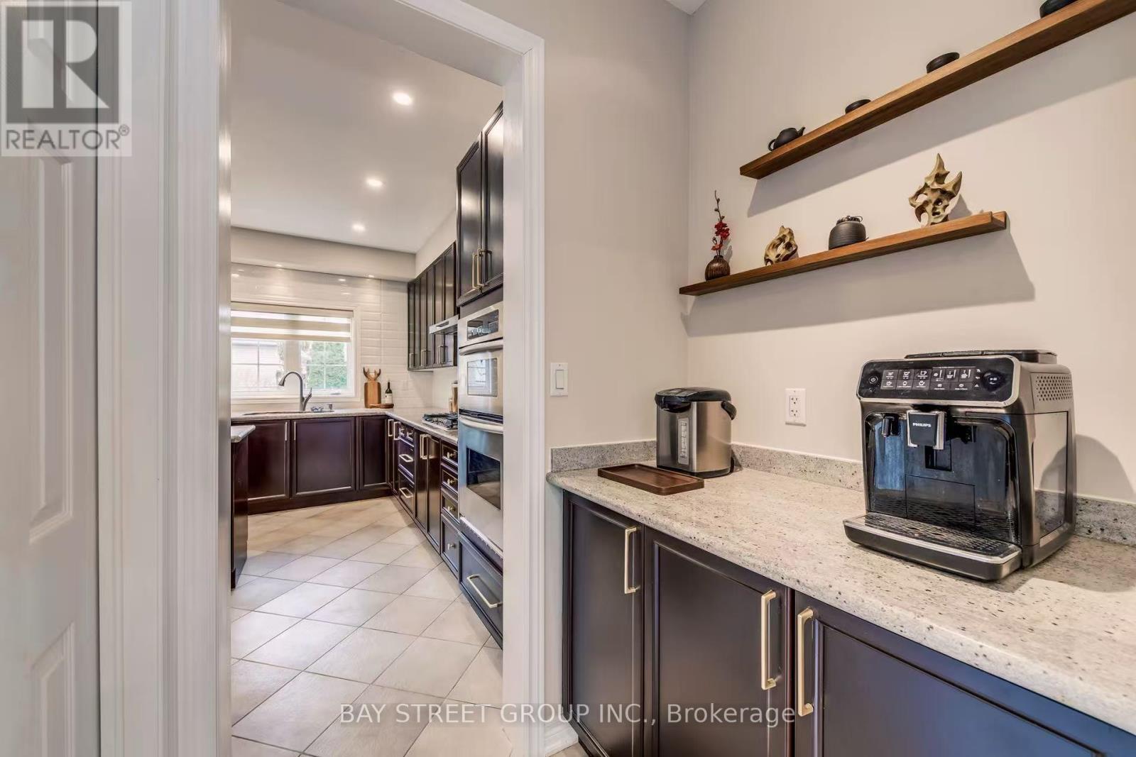 1087 Kestell Boulevard, Oakville, Ontario  L6H 7M5 - Photo 19 - W12921266