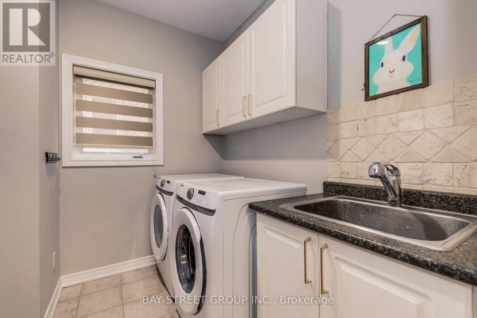 1087 Kestell Boulevard, Oakville, Ontario  L6H 7M5 - Photo 24 - W12921266