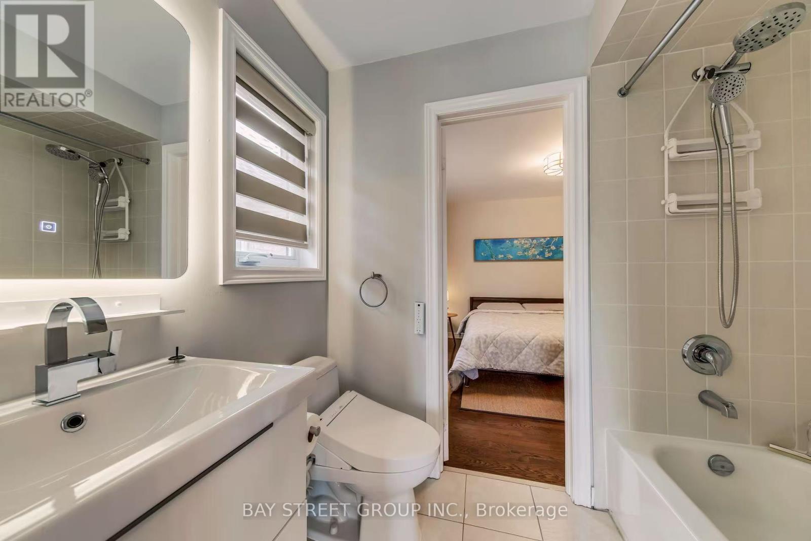 1087 Kestell Boulevard, Oakville, Ontario  L6H 7M5 - Photo 37 - W12921266