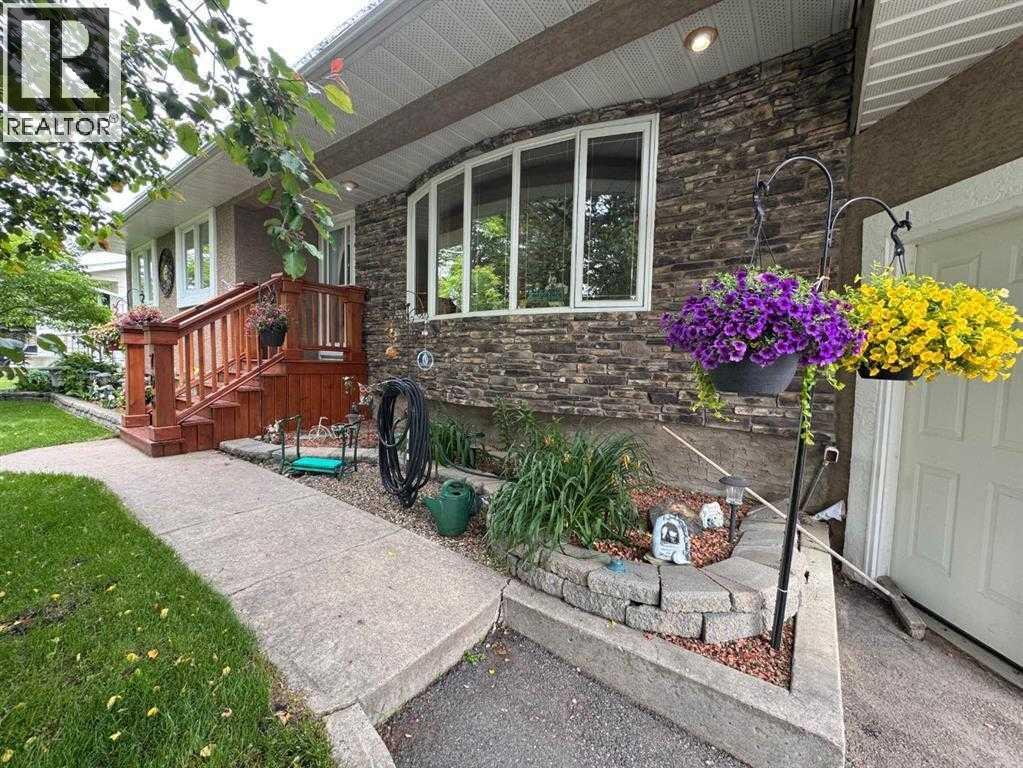 706 HAMMOND Drive N, Fox Creek, Alberta