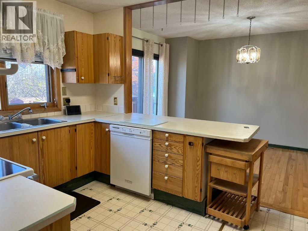 706 Hammond Drive N, Fox Creek, Alberta  T0H 1P0 - Photo 10 - A2268361