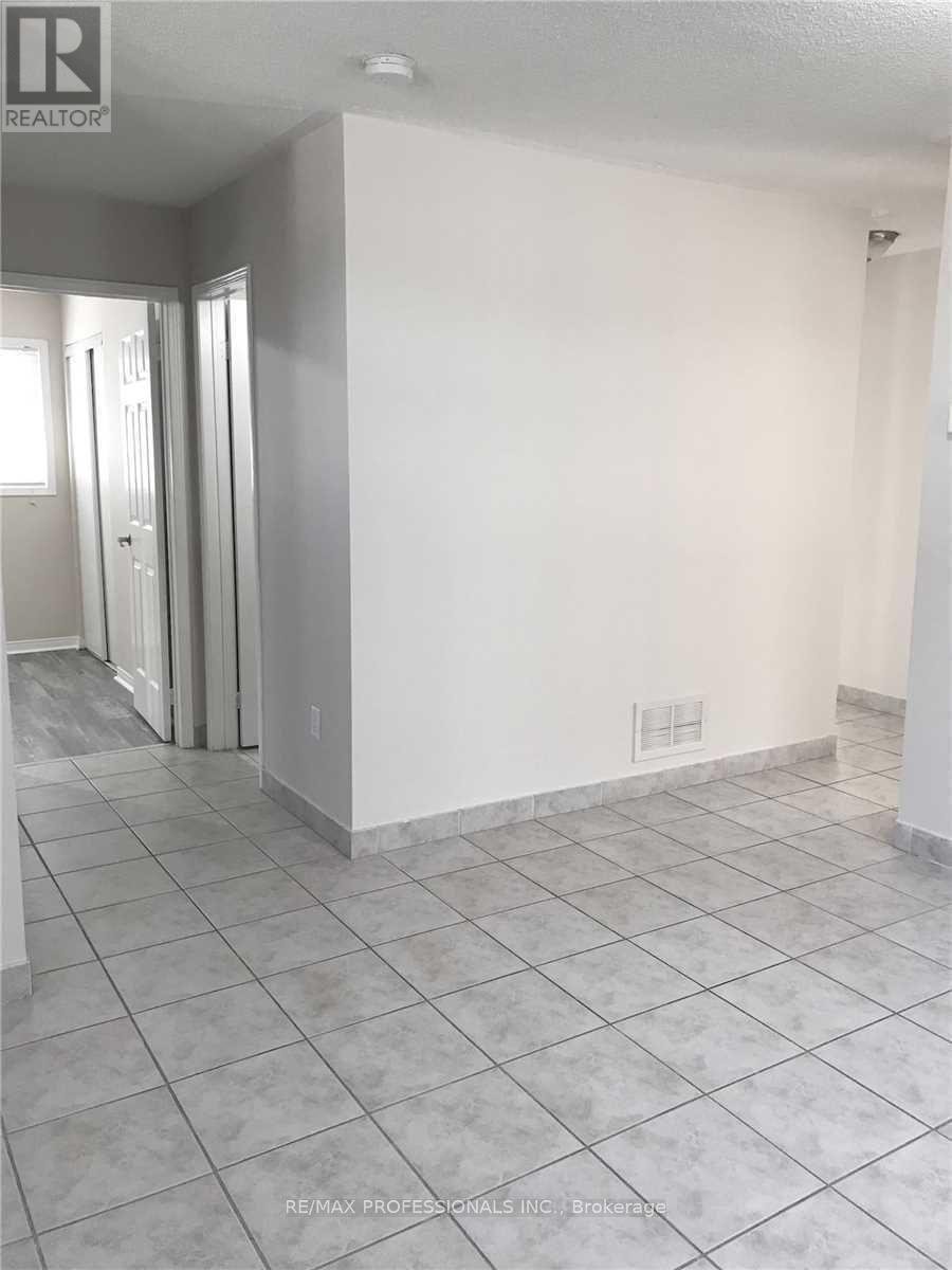 110 Springview Drive, Brampton, Ontario  L6X 4L1 - Photo 10 - W12987876