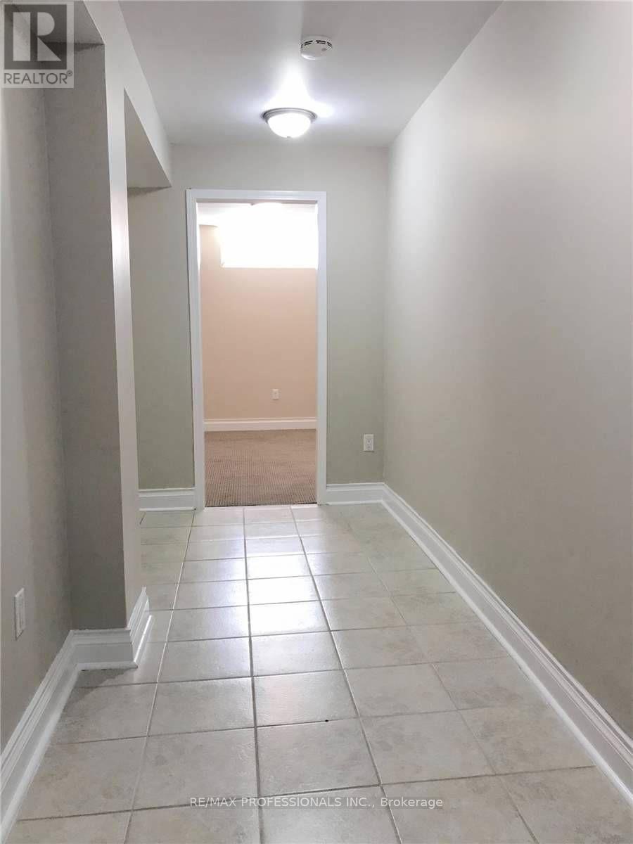 110 Springview Drive, Brampton, Ontario  L6X 4L1 - Photo 22 - W12987876