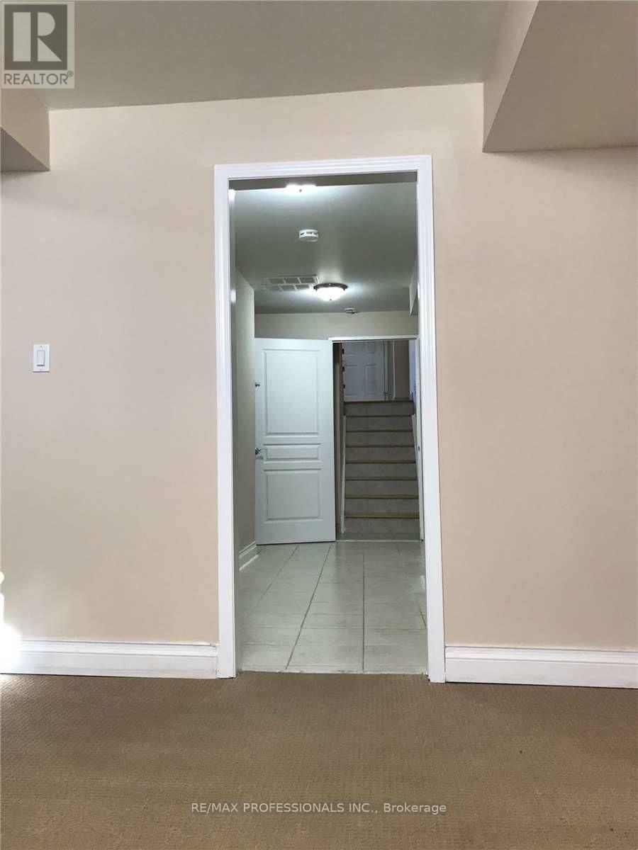 110 Springview Drive, Brampton, Ontario  L6X 4L1 - Photo 25 - W12987876