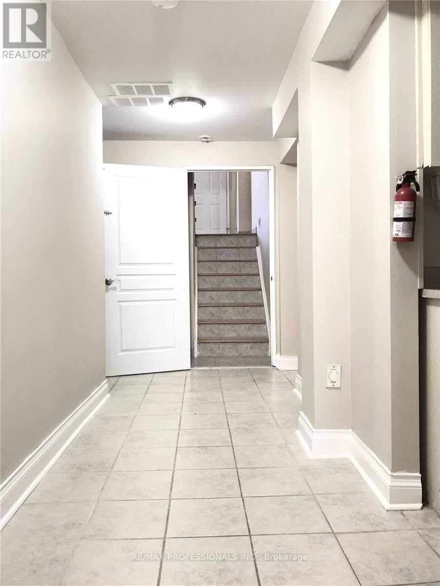 110 Springview Drive, Brampton, Ontario  L6X 4L1 - Photo 27 - W12987876