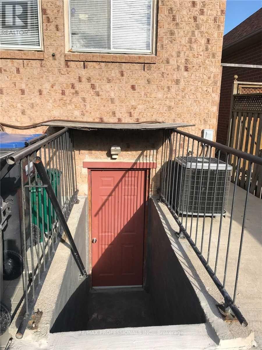 110 Springview Drive, Brampton, Ontario  L6X 4L1 - Photo 34 - W12987876