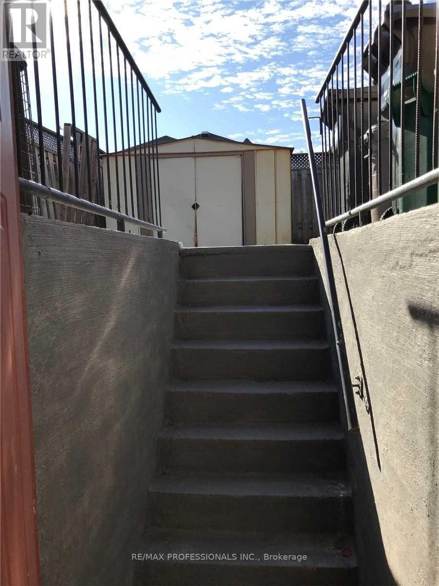 110 Springview Drive, Brampton, Ontario  L6X 4L1 - Photo 36 - W12987876