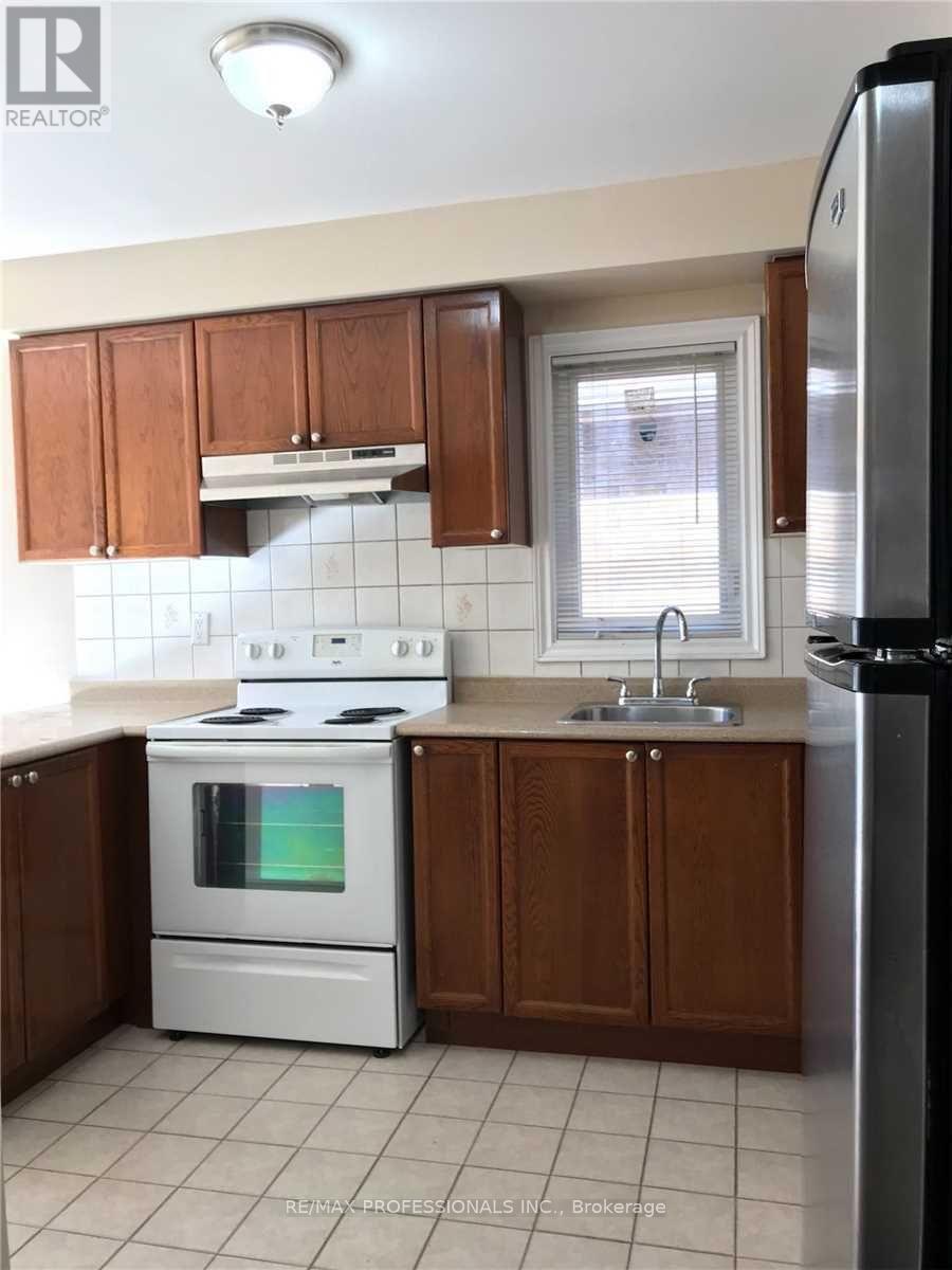 110 Springview Drive, Brampton, Ontario  L6X 4L1 - Photo 7 - W12987876