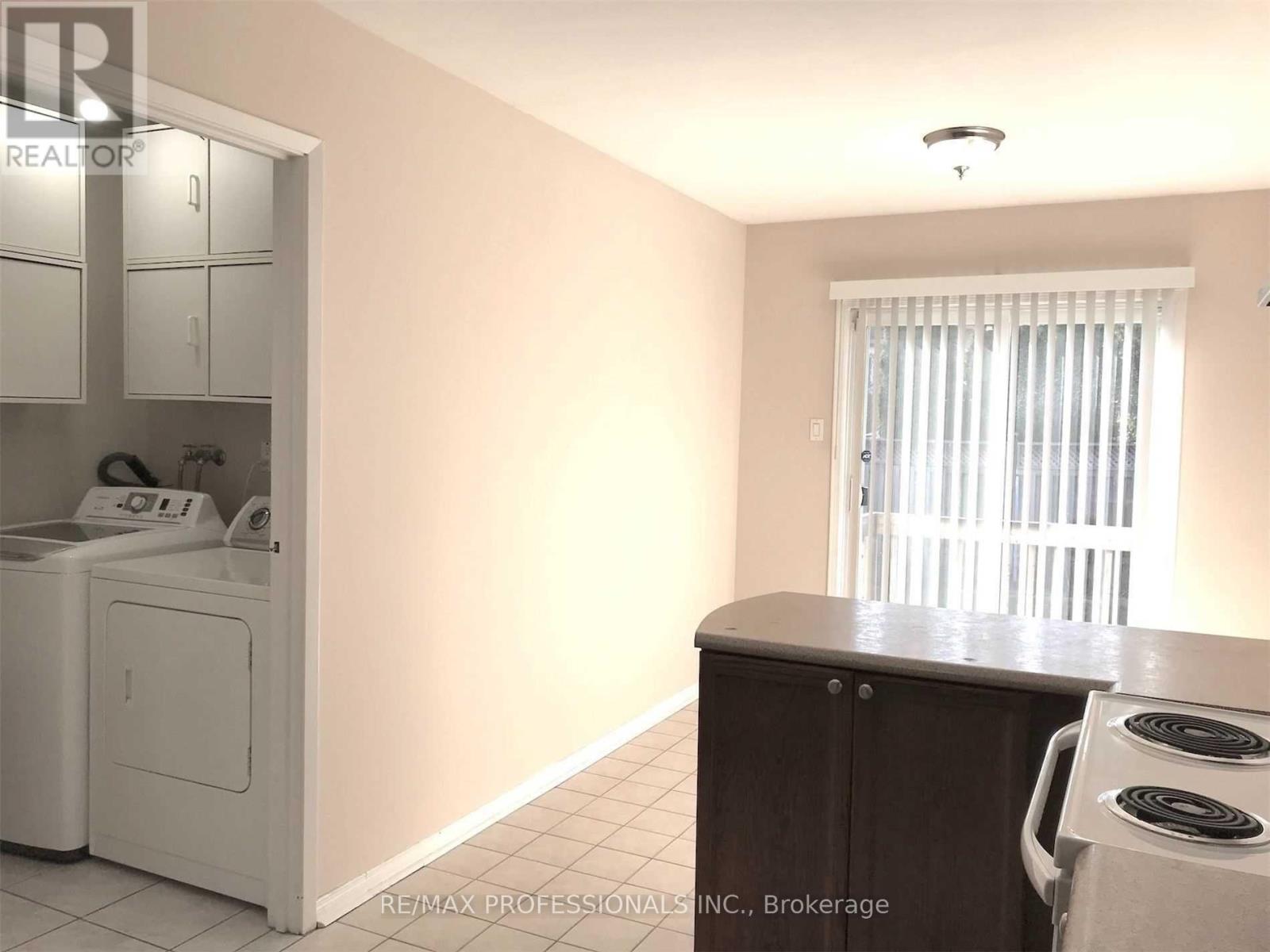 110 Springview Drive, Brampton, Ontario  L6X 4L1 - Photo 8 - W12987876