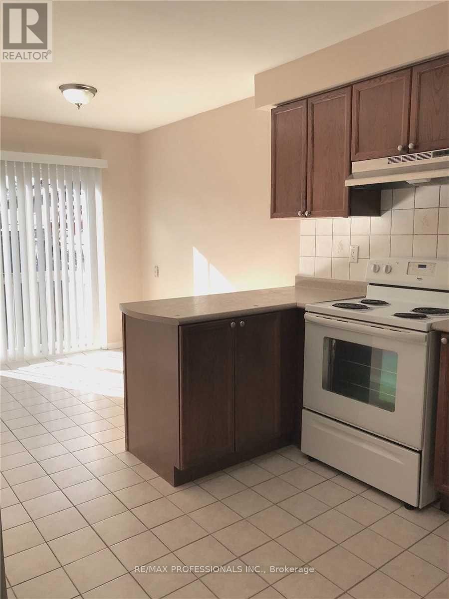 110 Springview Drive, Brampton, Ontario  L6X 4L1 - Photo 9 - W12987876