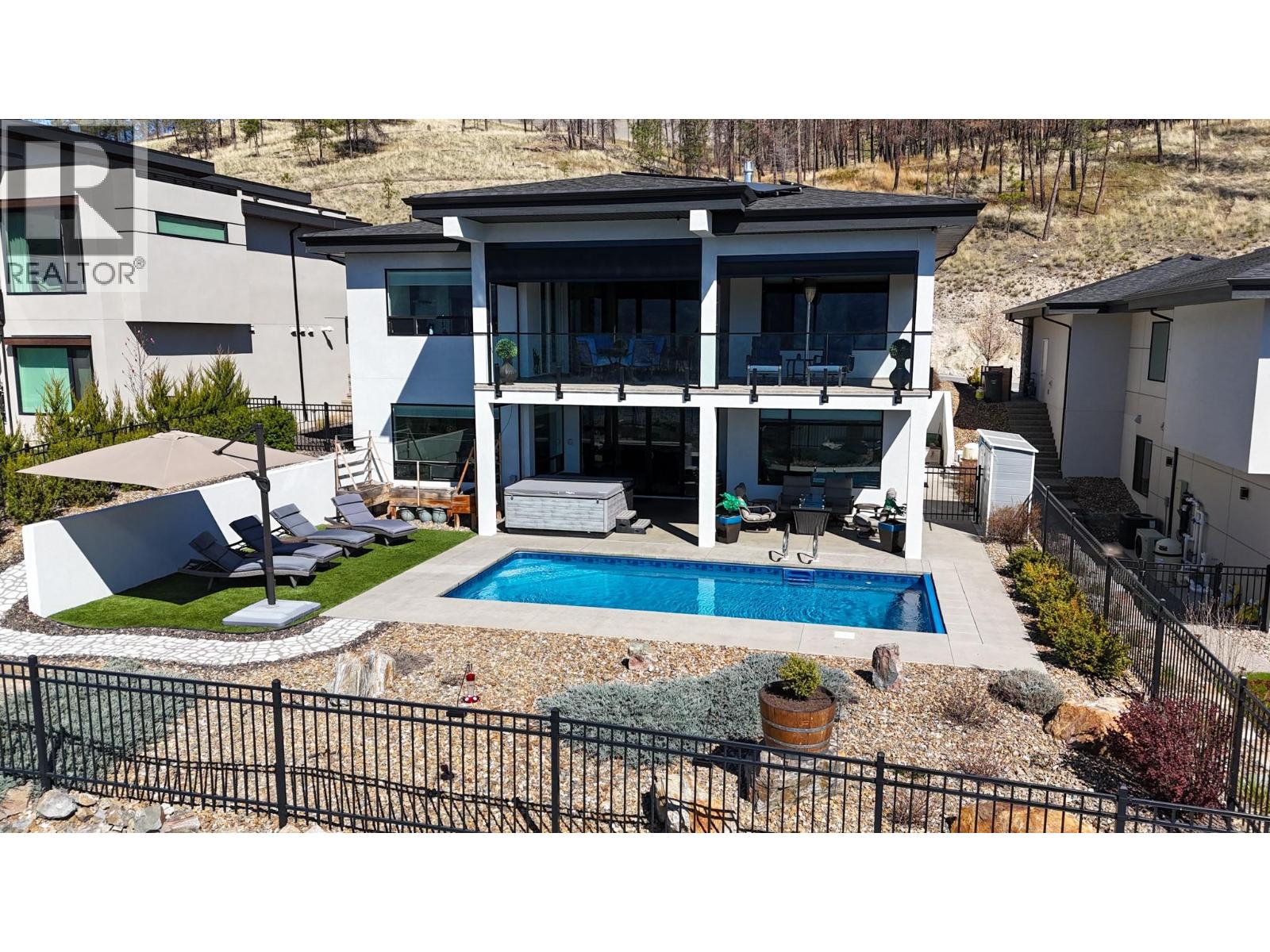 9882 Beacon Hill Drive, Lake Country, British Columbia  V4V 0A9 - Photo 2 - 10374925