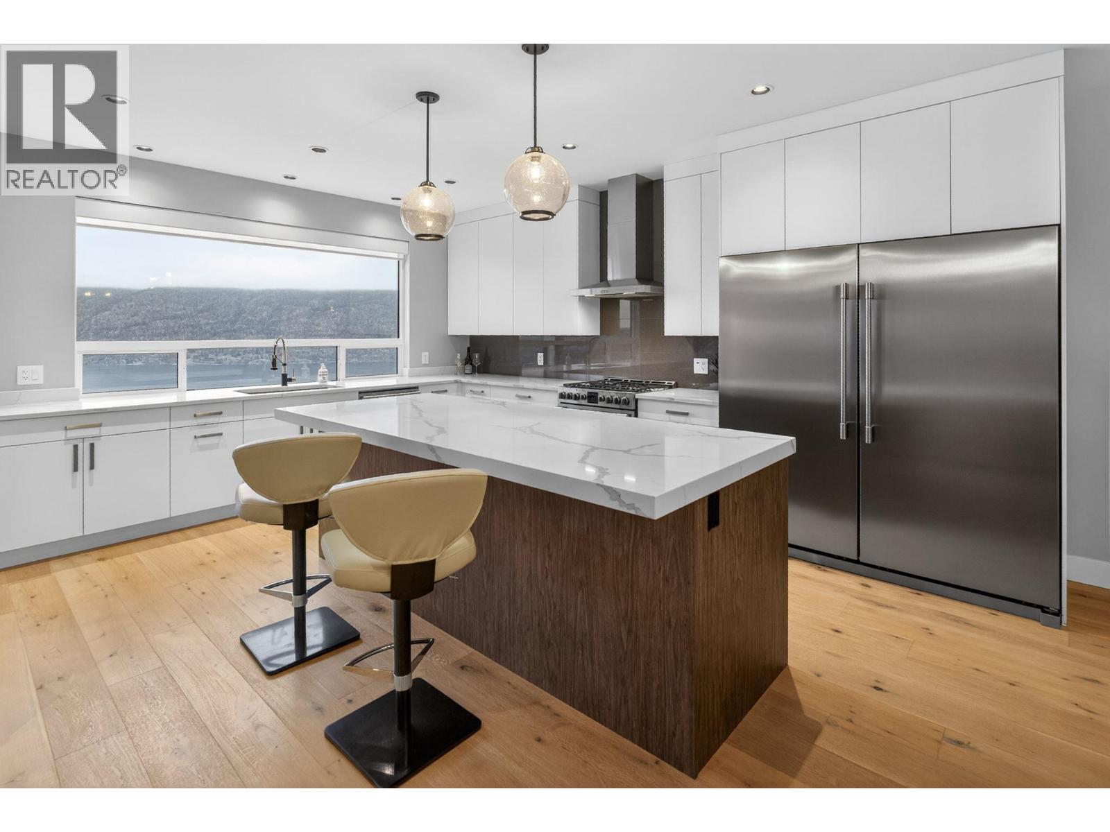 9882 Beacon Hill Drive, Lake Country, British Columbia  V4V 0A9 - Photo 11 - 10374925