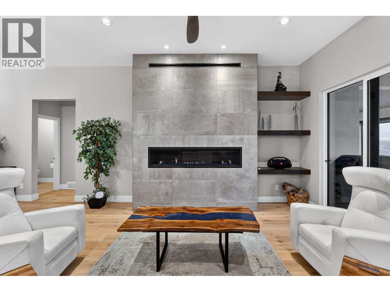 9882 Beacon Hill Drive, Lake Country, British Columbia  V4V 0A9 - Photo 8 - 10374925