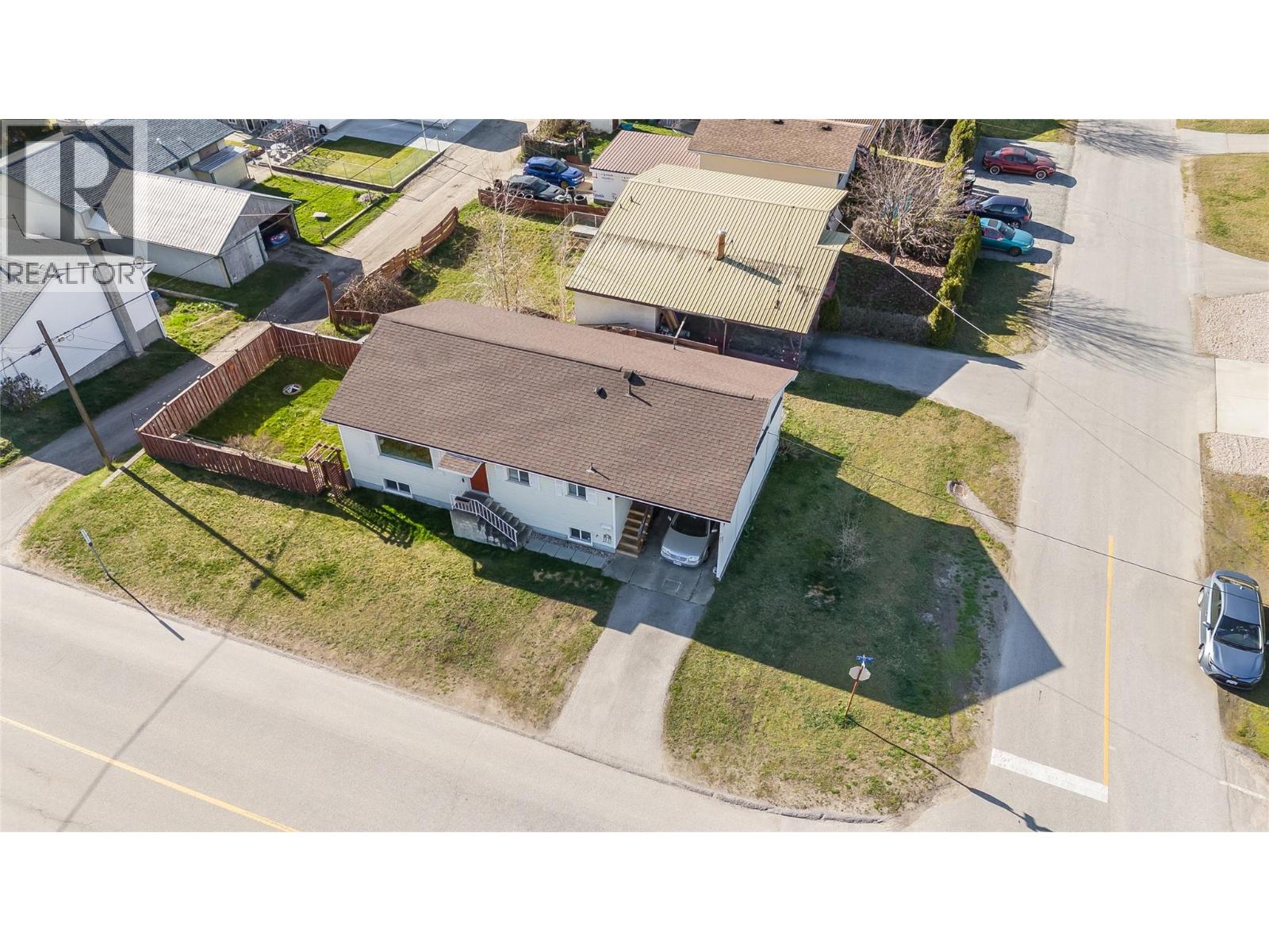 601 6th Avenue, Castlegar, British Columbia  V1N 1T8 - Photo 3 - 10376541