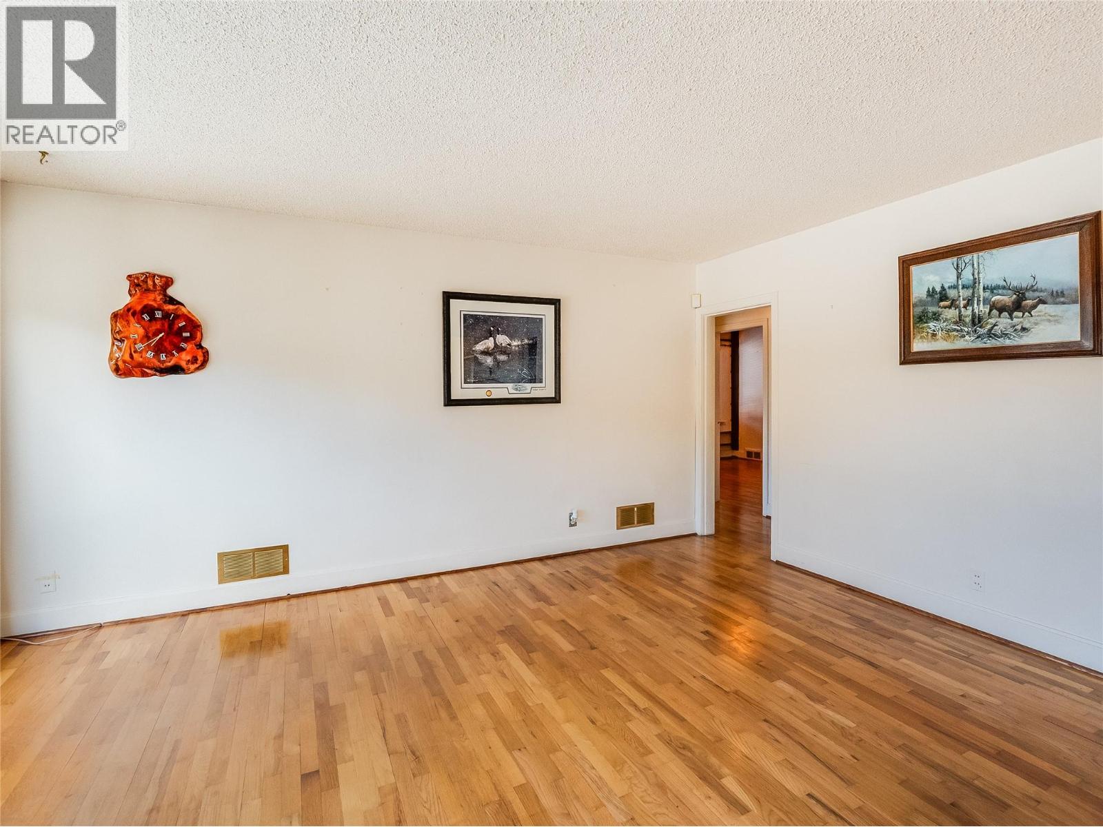 101 10th Avenue, Castlegar, British Columbia  V1N 1J9 - Photo 13 - 10377065