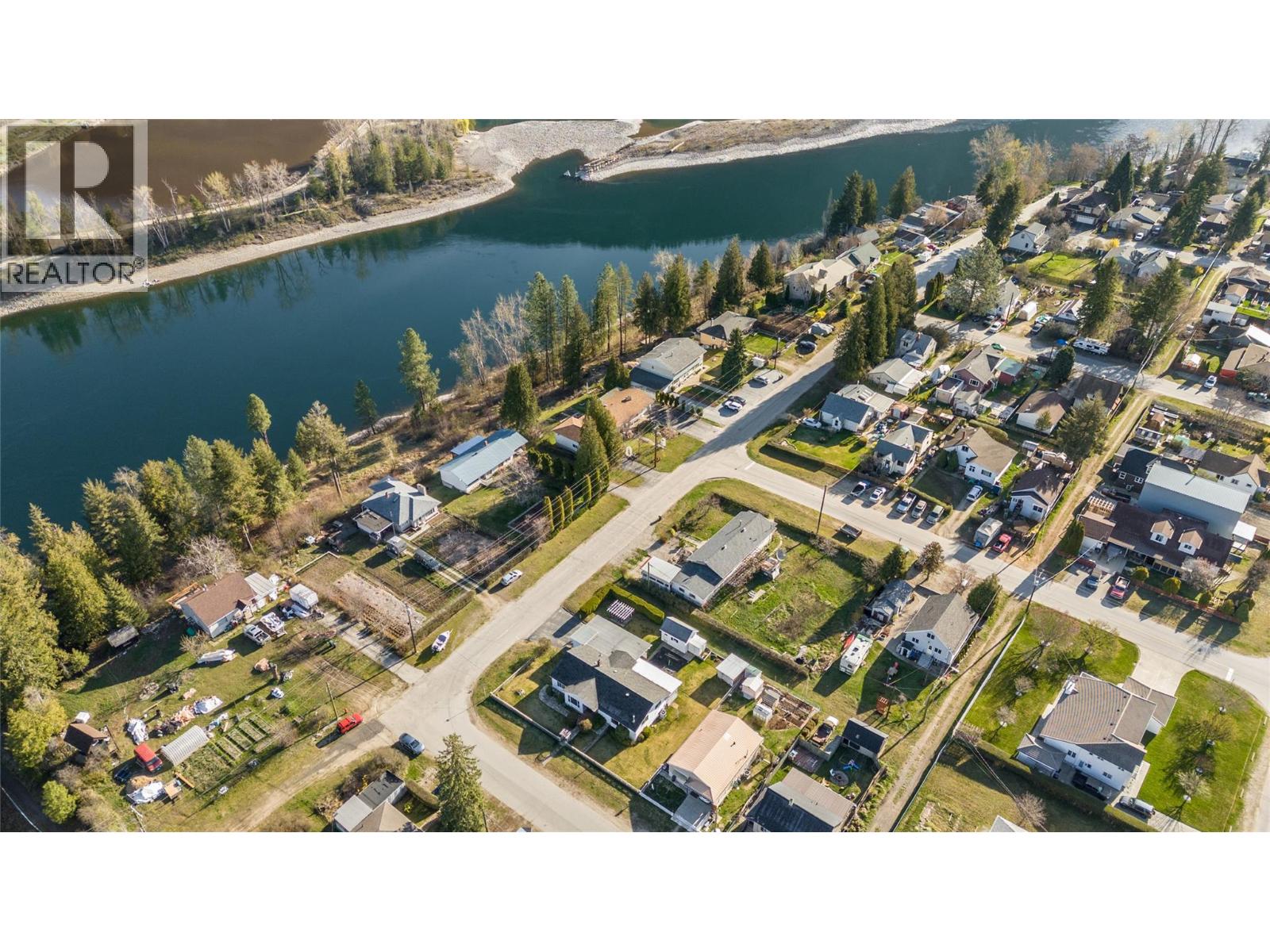 101 10th Avenue, Castlegar, British Columbia  V1N 1J9 - Photo 4 - 10377065