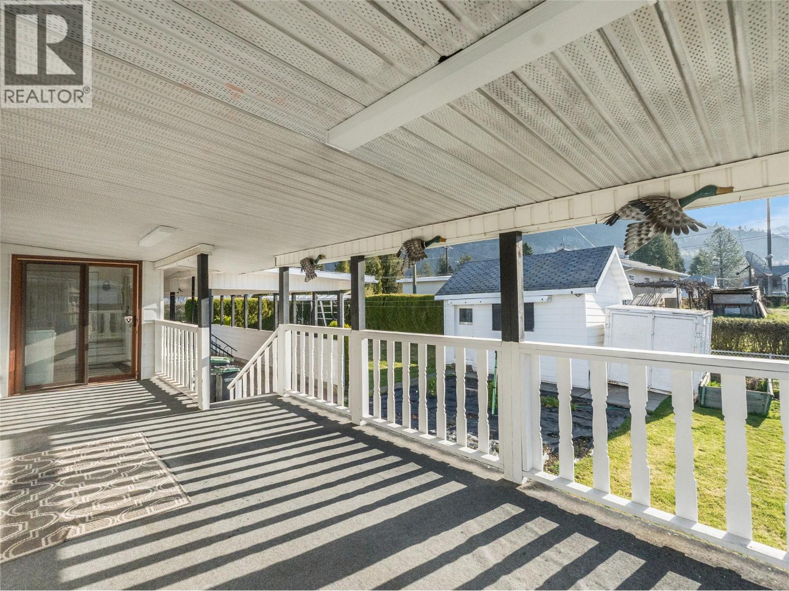 101 10th Avenue, Castlegar, British Columbia  V1N 1J9 - Photo 53 - 10377065