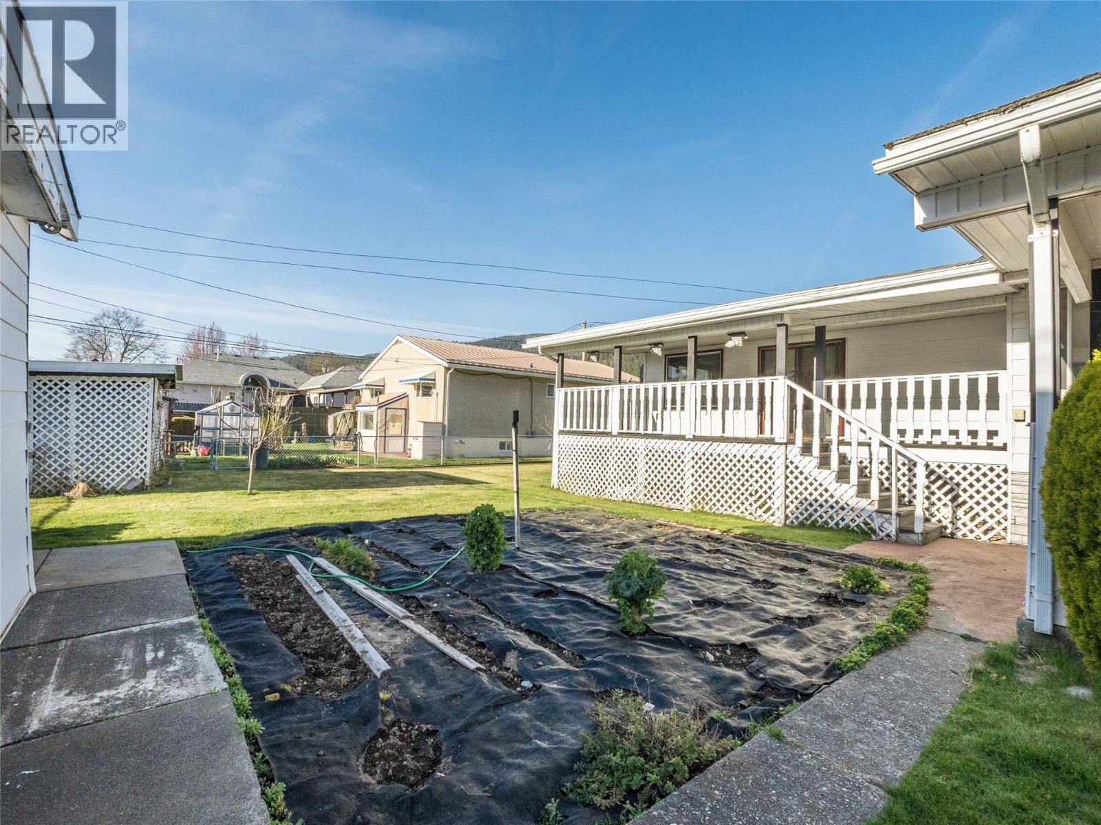 101 10th Avenue, Castlegar, British Columbia  V1N 1J9 - Photo 60 - 10377065