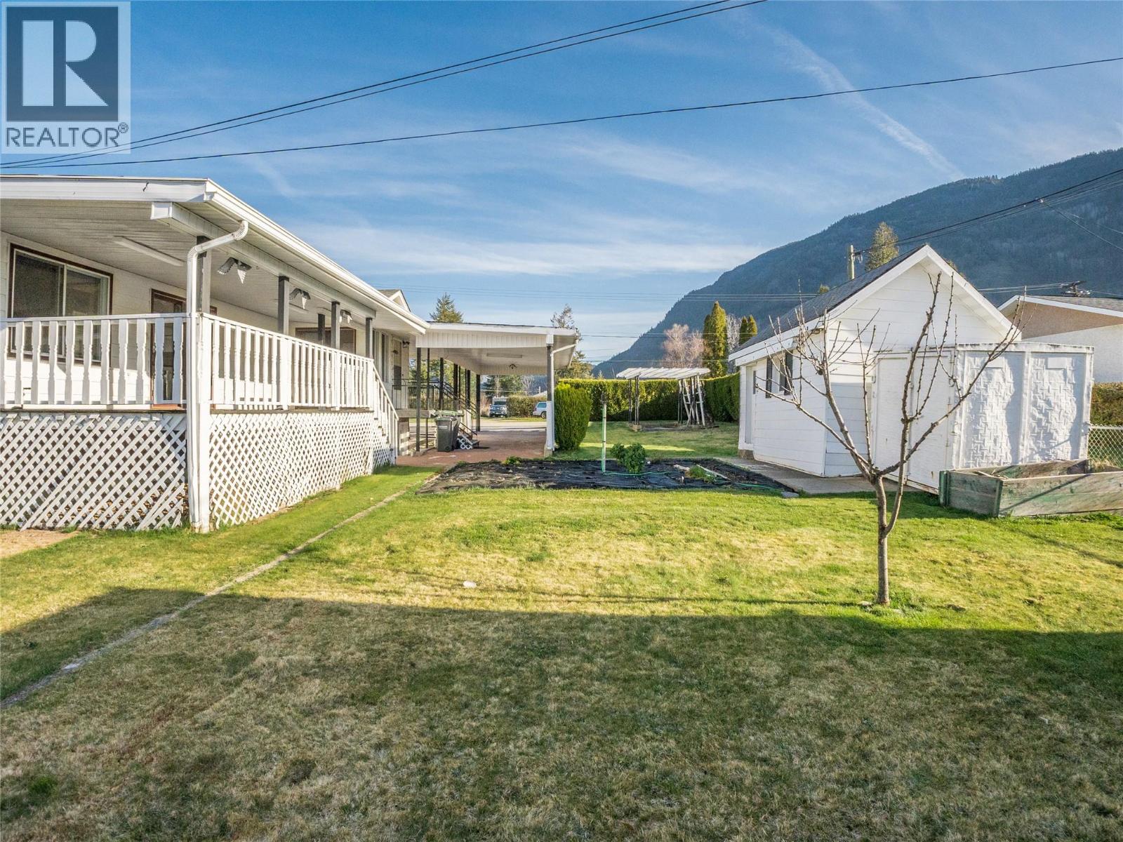 101 10th Avenue, Castlegar, British Columbia  V1N 1J9 - Photo 57 - 10377065