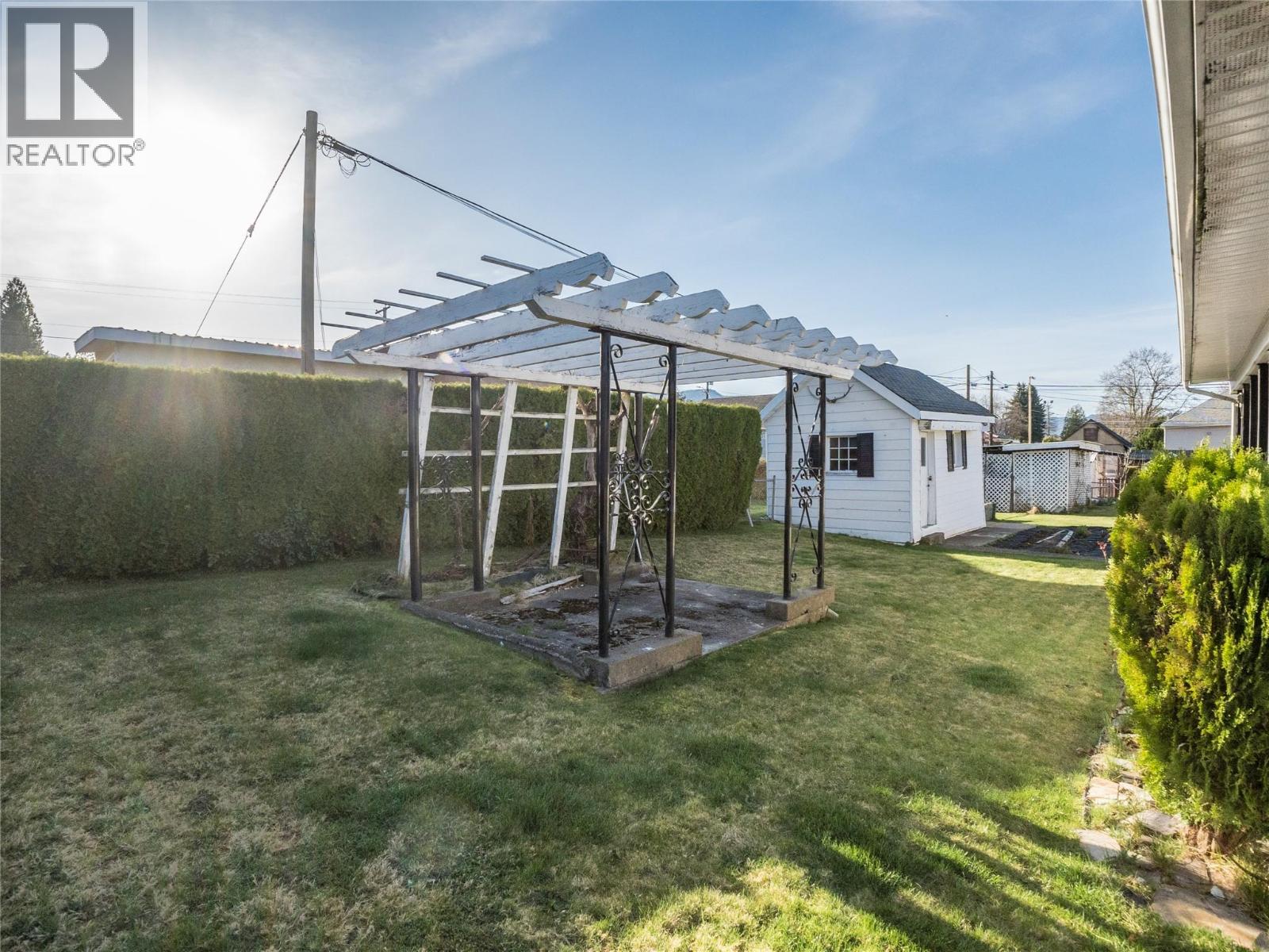 101 10th Avenue, Castlegar, British Columbia  V1N 1J9 - Photo 63 - 10377065