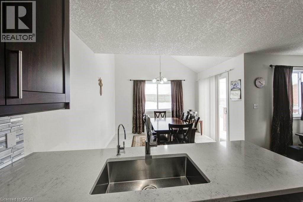 711 Southwood Way, Woodstock, Ontario  N4V 1H5 - Photo 14 - 40801044