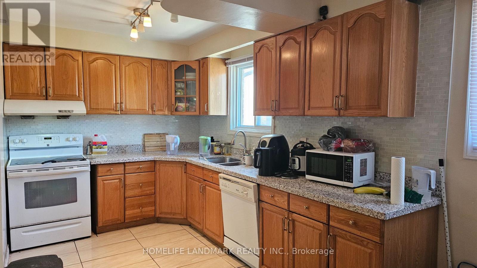 28 Roywood Drive, Toronto, Ontario M3A 2C6 - Photo 17 - C12987908