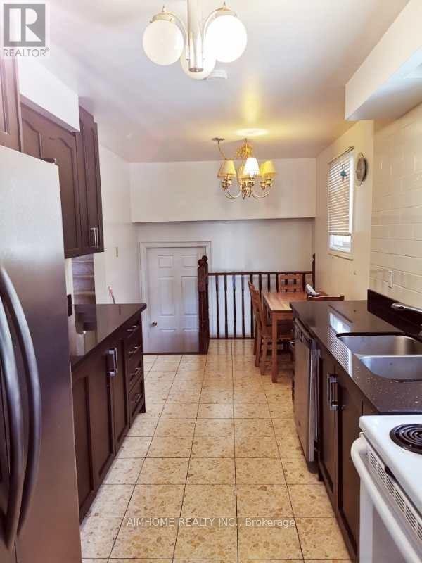 UPPER - 62 MENTOR BOULEVARD, Toronto, Ontario