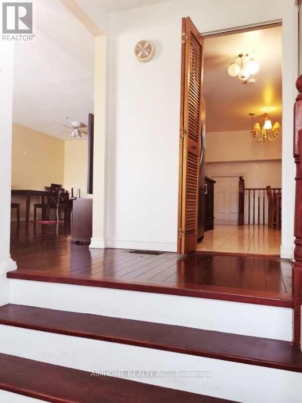 Upper - 62 Mentor Boulevard, Toronto, Ontario  M2H 2N1 - Photo 8 - C12987940