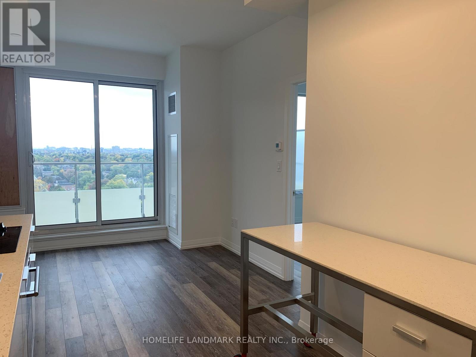 2210 - 75 Canterbury Place, Toronto, Ontario  M2N 0L2 - Photo 5 - C12987954