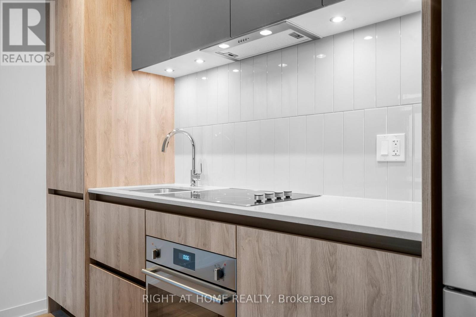 1424 - 7950 Bathurst Street, Vaughan, Ontario  L4J 0L4 - Photo 9 - N12987946