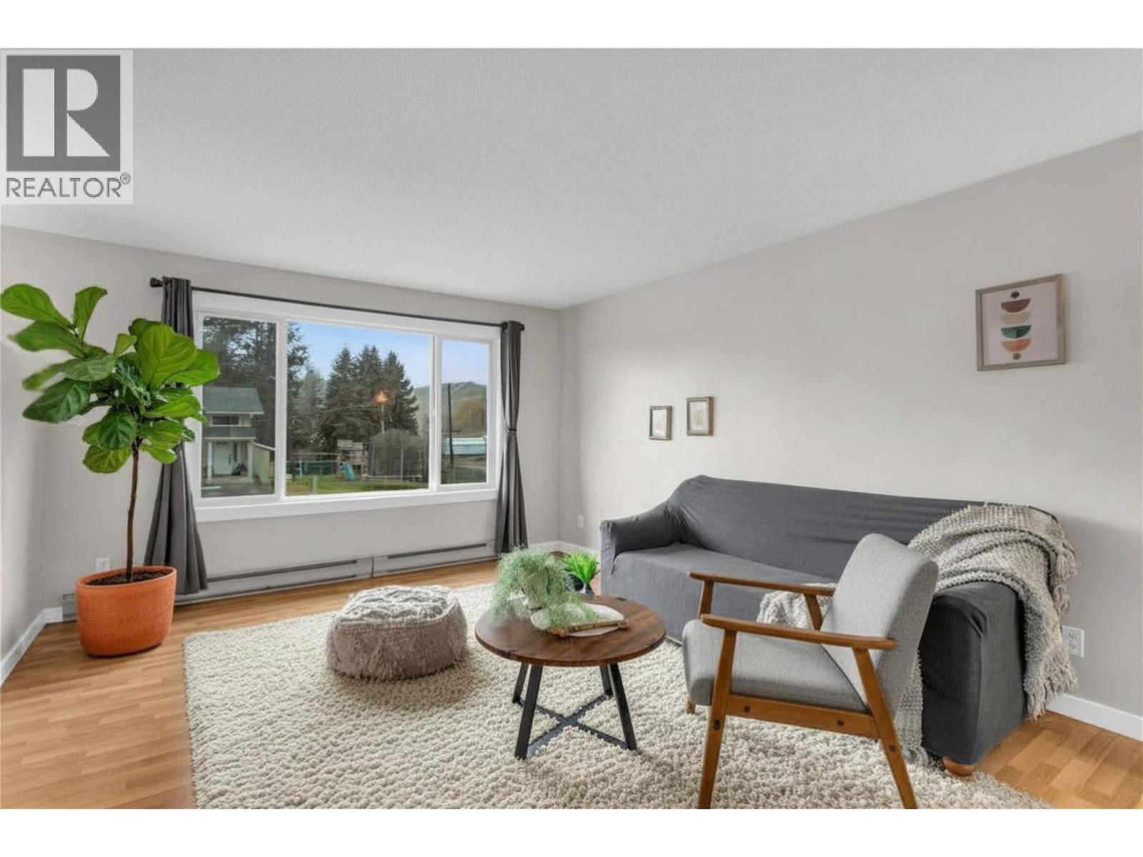 588 McCurdy Road Kelowna Photo 8